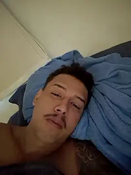 maicon9339 online show from October 2025 05:28:01 PM