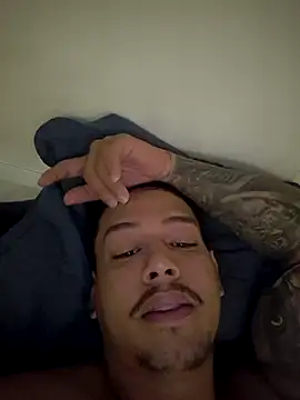 maicon9339 online show from November 2025 08:47:01 PM