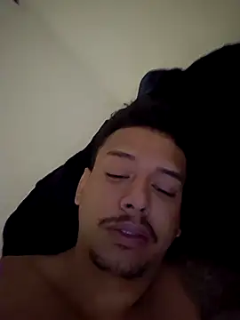 maicon9339 online show from November 2025 06:23:02 PM