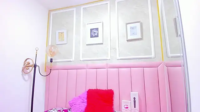 HoollyHendrix online show from December 2025 08:38:01 PM