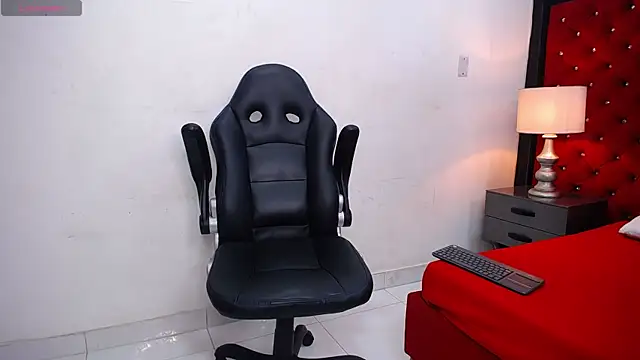 Snapshot of SkylerBigxxx chatting on September 2025 04:16:02 AM SkylerBigxxx online show from September 2025 04:16:02 AM