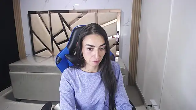 Maily a  online show from November 2025 02:58:01 AM