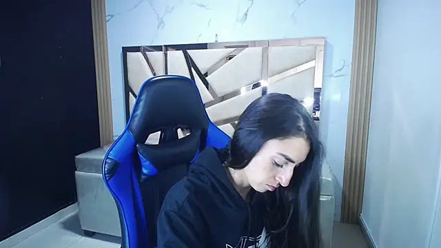 Maily a  online show from December 2025 03:44:02 AM