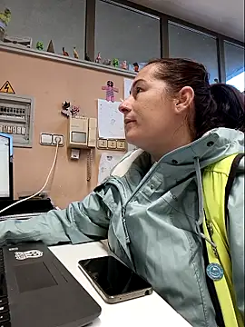 bichota85 online show from November 2025 10:58:01 AM