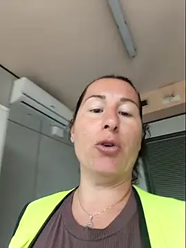 Snapshot of bichota85 chatting on June 2026 09:32:01 AM bichota85 online show from June 2026 09:32:01 AM