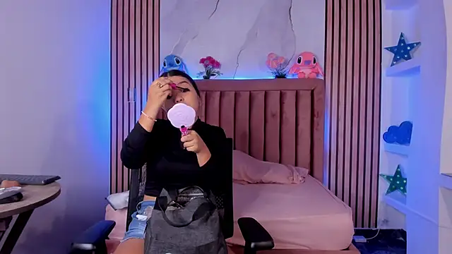 LunaWiill  online show from November 2025 12:16:02 PM