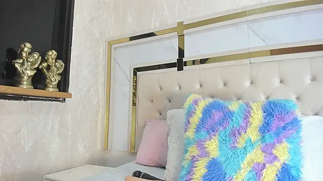 mia vy online show from January 2026 07:16:02 PM