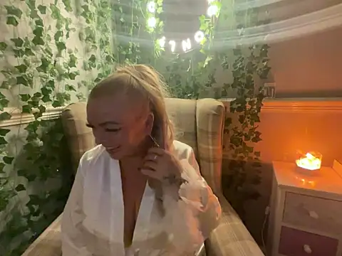 BonnyDesire online show from October 2025 06:52:01 PM