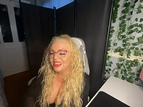 BonnyDesire online show from April 2026 07:03:02 PM