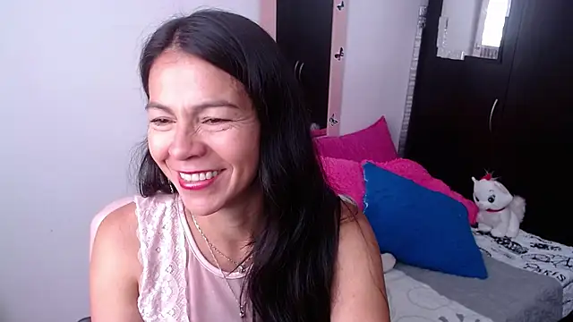 camilavargas  online show from November 2025 04:35:01 PM