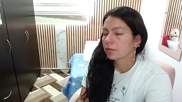 Snapshot of camilavargas_ chatting on June 2026 09:41:01 PM camilavargas online show from June 2026 09:41:01 PM