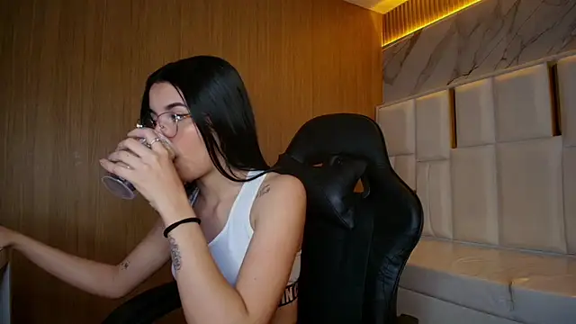 sophiadoll tf online show from October 2025 01:32:02 PM