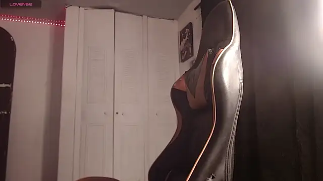 Snapshot of Chrys_harris77 chatting on November 2025 01:52:02 AM Chrys harris77 online show from November 2025 01:52:02 AM