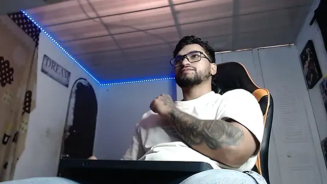 Snapshot of Chrys_harris77 chatting on December 2025 07:00:01 PM Chrys harris77 online show from December 2025 07:00:01 PM