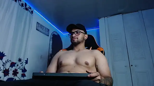 Snapshot of Chrys_harris77 chatting on December 2025 01:32:02 AM Chrys harris77 online show from December 2025 01:32:02 AM