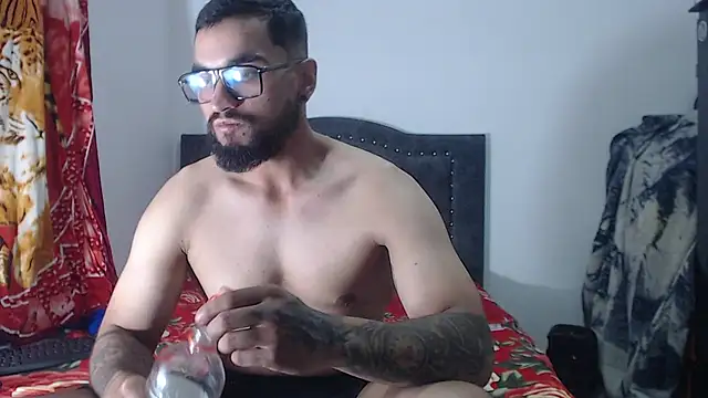 Snapshot of Chrys_harris77 chatting on February 2026 12:51:01 AM Chrys harris77 online show from February 2026 12:51:01 AM