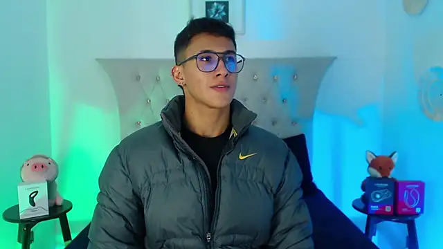 SalvadorFit online show from December 2025 08:29:01 PM