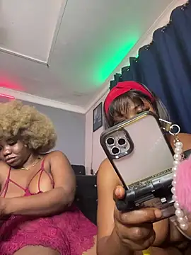 Snapshot of Daavikolovivi chatting on July 2026 03:11:02 AM Daavikolovivi online show from July 2026 03:11:02 AM