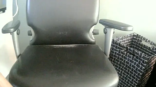 Snapshot of monty19cm chatting on July 2026 10:14:01 AM monty19cm online show from July 2026 10:14:01 AM