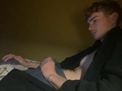 Snapshot of Randy9222 chatting on October 2025 08:28:02 PM Randy9222 online show from October 2025 08:28:02 PM