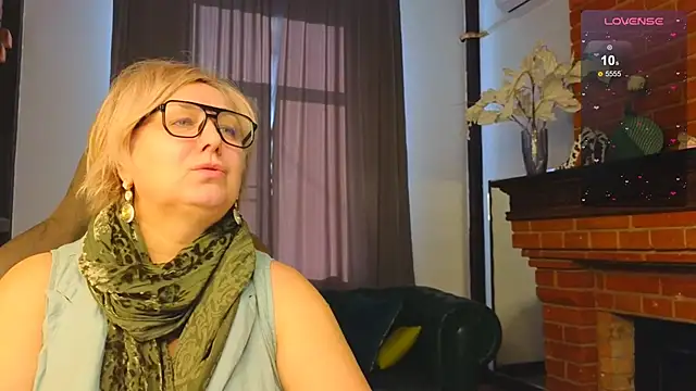 Marta Wils online show from October 2025 03:43:01 AM