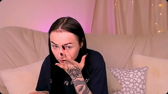 Snapshot of MollyKissy chatting on November 2025 09:37:02 AM MollyKissy online show from November 2025 09:37:02 AM