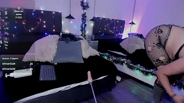 SabrinaV  online show from November 2025 11:49:01 AM