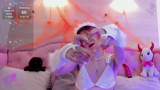 Rossiie Hunt  online show from October 2025 04:30:02 PM