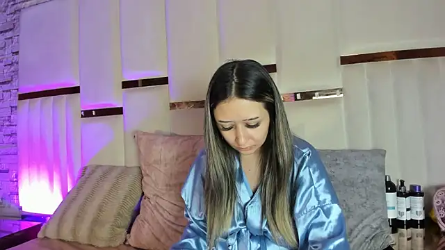 Snapshot of ANLLELOAndANGELA chatting on May 2026 05:18:02 PM ANLLELOAndANGELA online show from May 2026 05:18:02 PM