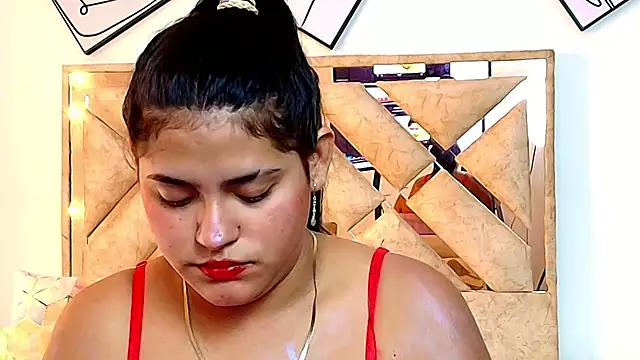 Selenegomezz online show from November 2025 09:20:02 PM