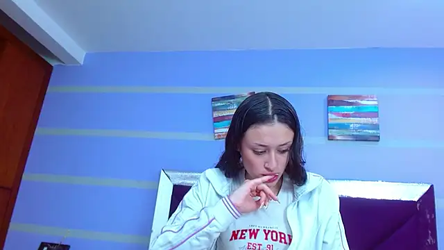 Snapshot of Emily_Swiftt chatting on November 2025 03:37:02 AM Emily Swiftt online show from November 2025 03:37:02 AM