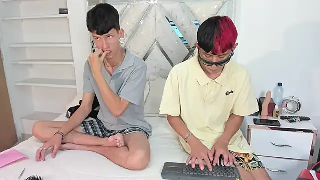 DemianSalvatore online show from October 2025 07:54:02 PM