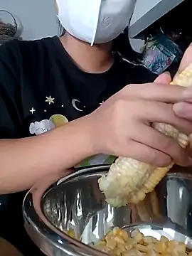 Snapshot of -Miraa- chatting on November 2025 04:21:01 AM -Miraa- online show from November 2025 04:21:01 AM