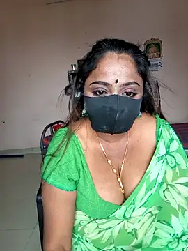 Snapshot of queendivya chatting on June 2026 06:52:02 AM queendivya online show from June 2026 06:52:02 AM