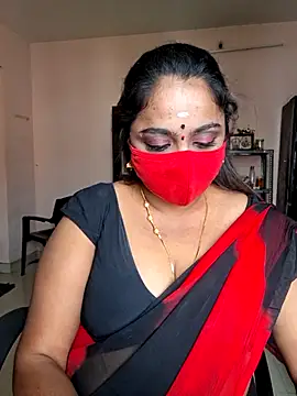 Snapshot of queendivya chatting on June 2026 05:01:02 AM queendivya online show from June 2026 05:01:02 AM
