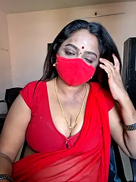Snapshot of queendivya chatting on July 2026 04:40:01 AM queendivya online show from July 2026 04:40:01 AM
