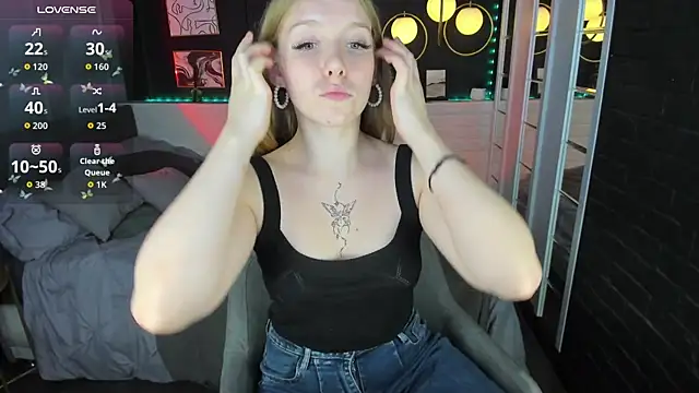 Layla Glam online show from October 2025 01:39:02 PM