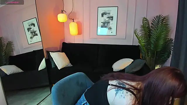 Layla Glam online show from October 2025 01:34:01 PM