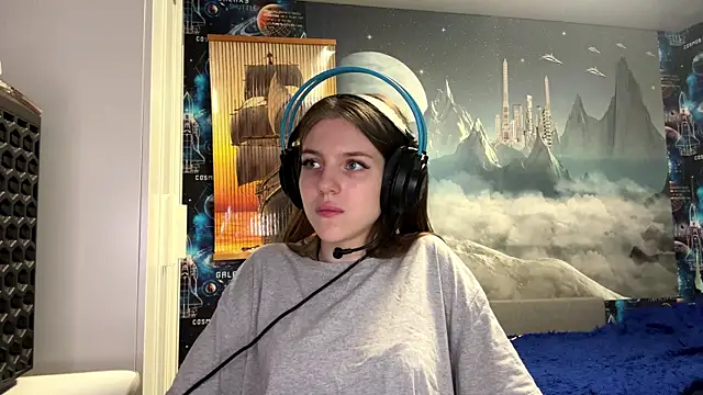 Elira Breeze online show from November 2025 12:16:02 PM