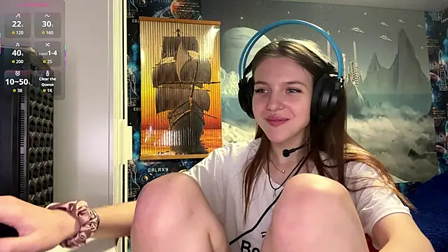 Elira Breeze online show from November 2025 12:38:01 PM