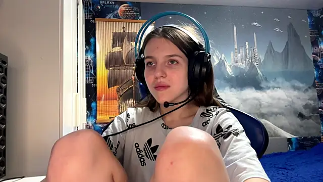 Elira Breeze online show from April 2026 02:51:02 PM