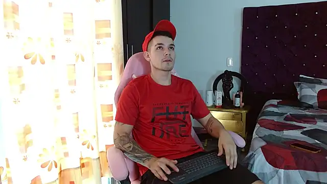 BooyHott  online show from November 2025 06:52:01 PM