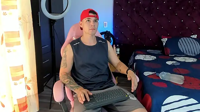 BooyHott  online show from November 2025 06:43:01 PM