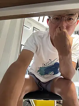 Snapshot of leeyoung_ chatting on October 2025 03:42:02 AM leeyoung  online show from October 2025 03:42:02 AM