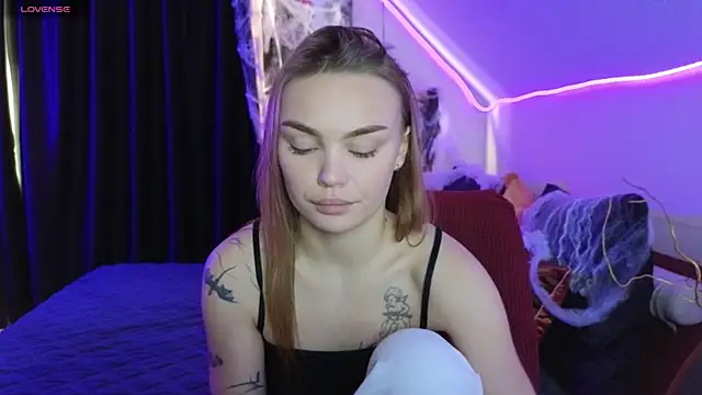 KitsyMoore online show from November 2025 01:13:02 PM