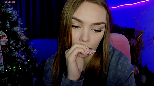 KitsyMoore online show from December 2025 01:15:01 PM