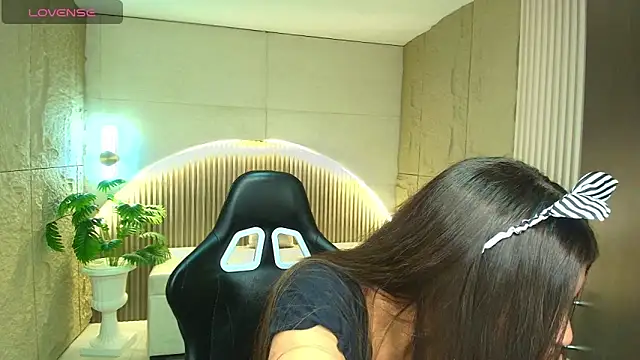 dany r  online show from November 2025 02:43:02 PM