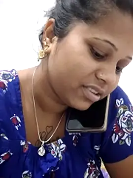 sweetqueen143 online show from February 2026 04:36:02 PM