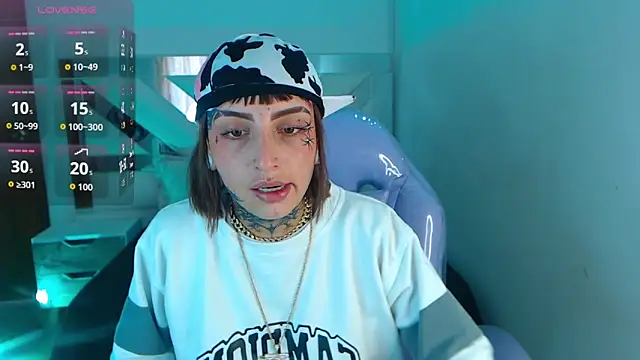 Gyal 8  online show from October 2025 07:43:01 PM