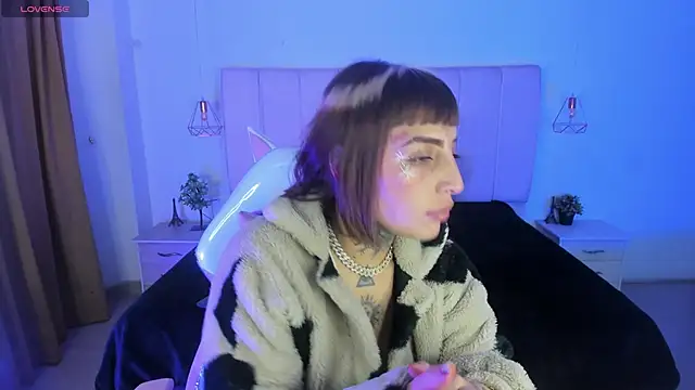 Gyal 8  online show from December 2025 03:37:02 AM